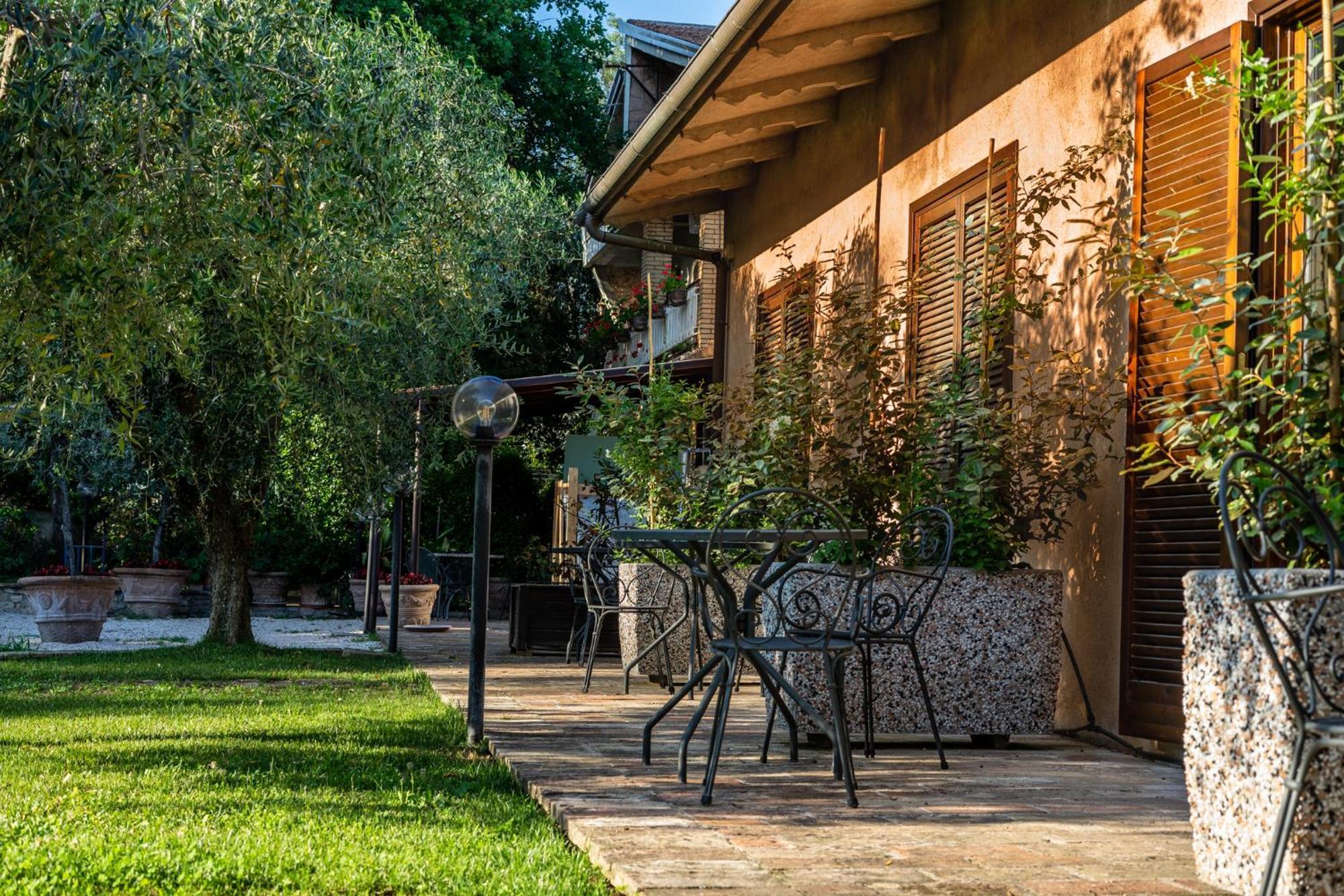 Hotel & Spa Villa Dei Mosaici Spello Exterior foto